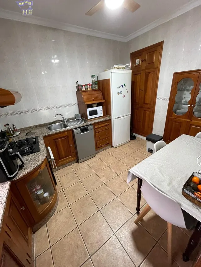 SE VENDE CASA EN ZONA DEL BARRIO BAJO — 3
