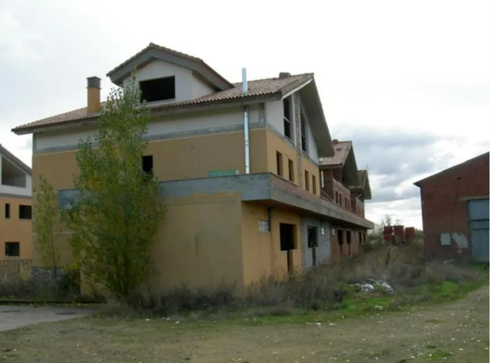 OBRA EN construcción EN VEGA DE INFANZONES- VILLA DE SOTO
