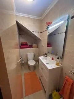 Amplia Propiedad de 3 habitaciones con Vistas a la Montaña — 21