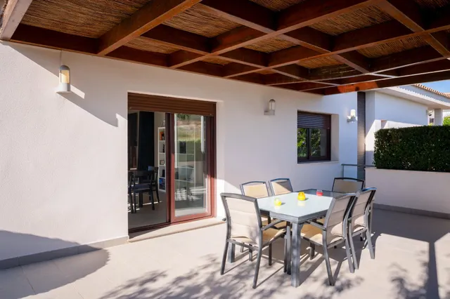 Exclusiva casa de lujo con piscina privada en un entorno tranquilo y selecto — 8