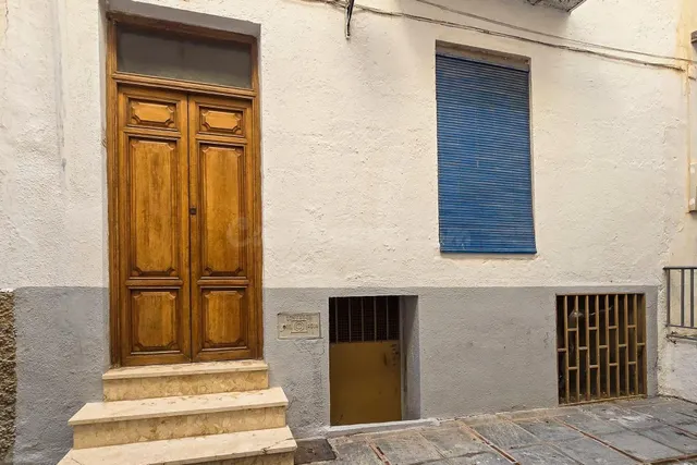 VENTA DE CASA ACOGEDORA EN EL CENTRO DE LANJARÓN (GRANADA)