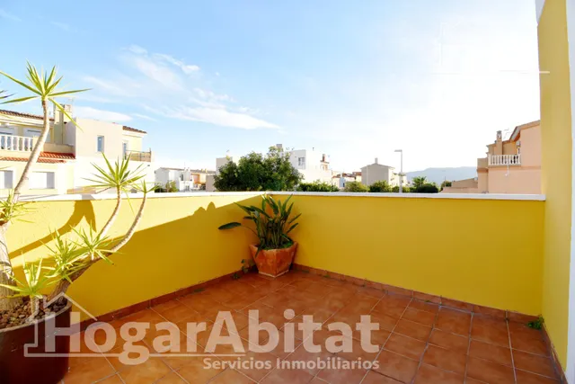 ADOSADO CON 3 TERRAZAS, BALCÓN, PISCINA Y GARAJE — 16