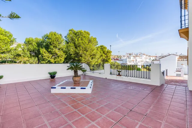 Chalet 5 habitaciones 318m² en venta - Centro — 28
