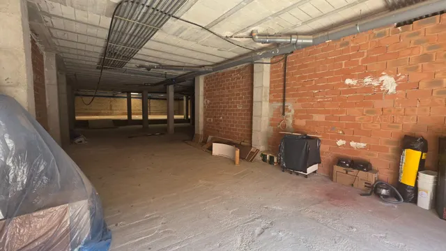 AMPLIO LOCAL COMERCIAL EN EL LLOMBO — 7