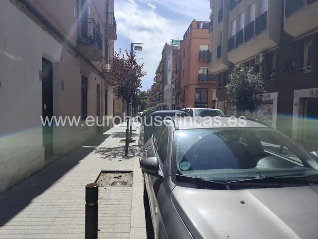 Piso reformado de una habitación con terraza en Finca antigua en Sants. — 24