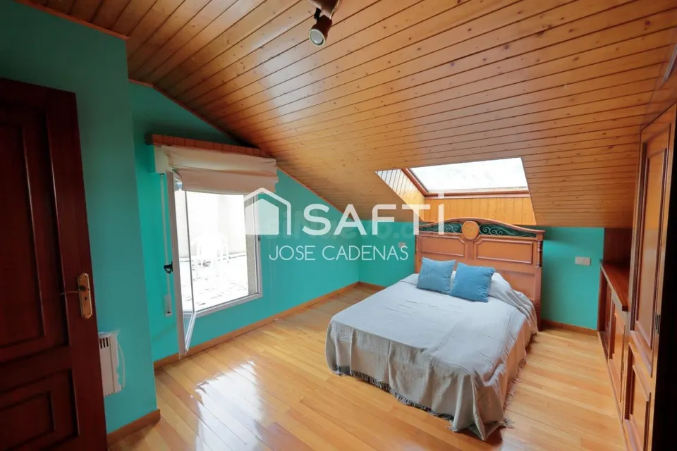 ¡ESPECTACULAR DÚPLEX ABUHARDILLADO CON TERRAZA, VISTAS A LA MONTAÑA, GARAJE Y TRASTERO!