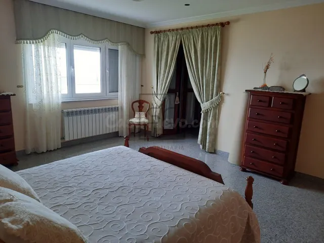 MAGNIFICO CHALET INDIVIDUAL CON PISCINA Y JARDIN EN VALDOVIÑ - foto 4