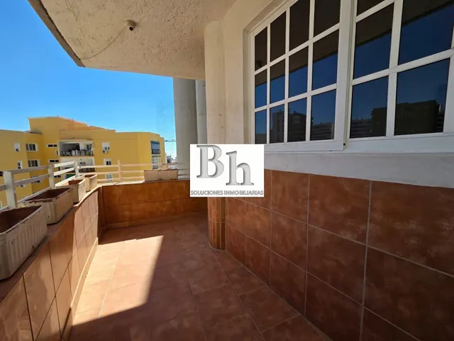 Encantador piso en el centro de Torremolinos con terraza — 6