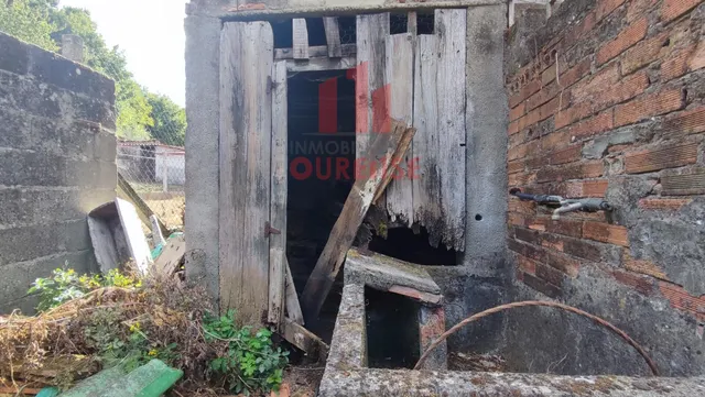 CASA INDEPENDIENTE DE PIEDRA CERCA DE LA MANCHICA Y PRÓXIMA A LA ENTRADA DE LA AG-31, dirección a Ourense-Celanova. — 10