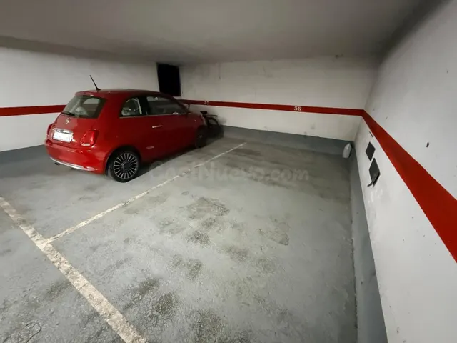 Amplia Plaza de Garaje para coche y moto en Russafa, Valencia — 3