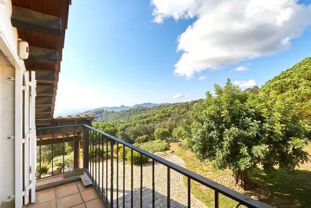 ESPECTACULAR CASA EN LA CORNISA CON VISTAS AL MAR — 25