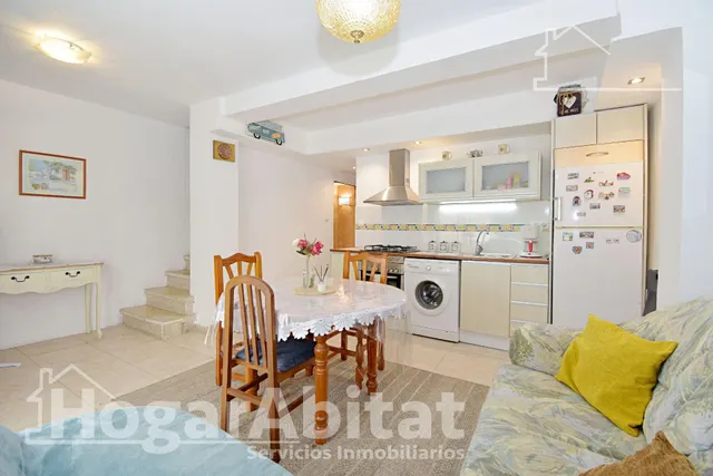 Precioso ático dúplex, impecable y luminoso, todo amueblado y en pleno centro histórico — 25
