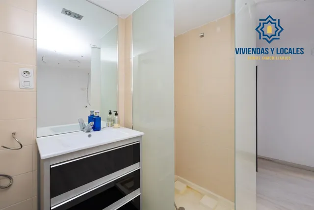 ATENCIÓN INVERSORES. Edificio comercial en pleno centro de Granada, entre Puentezuelas y Alhóndiga — 35