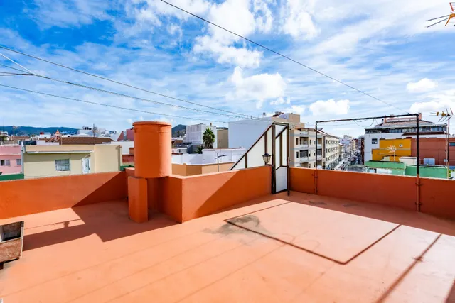 Casa de 4 plantas en zona céntrica de La Laguna · Ideal para inversores y familias numerosas · Muchas posibilidades — 39