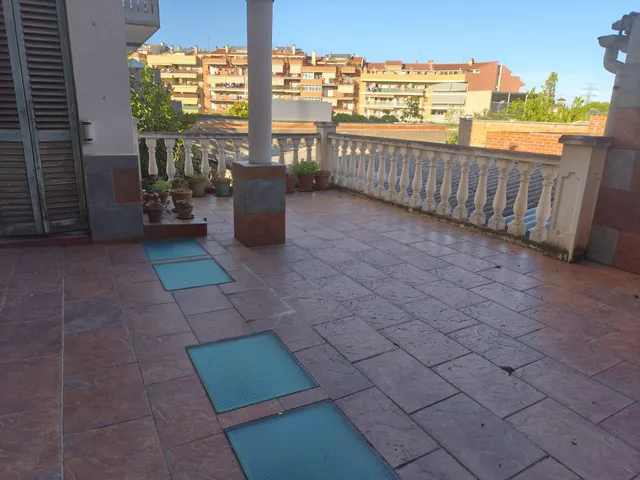 Casa zona La Parada con muchas posibilidades — 28