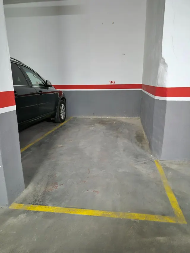 Buena plaza de coche — 3