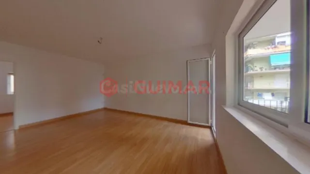 VENTA DE PISO OCUPADO PARA INVERSORES EN BARCELONA - La Font