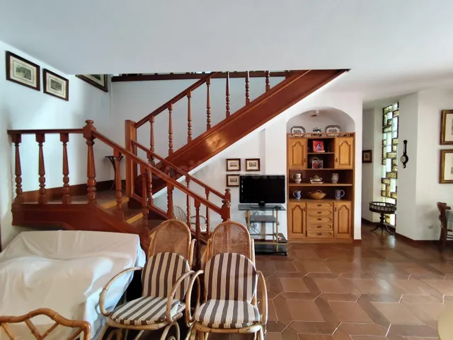 Espectacular villa con piscina y amplios jardines en los urrutias — 9