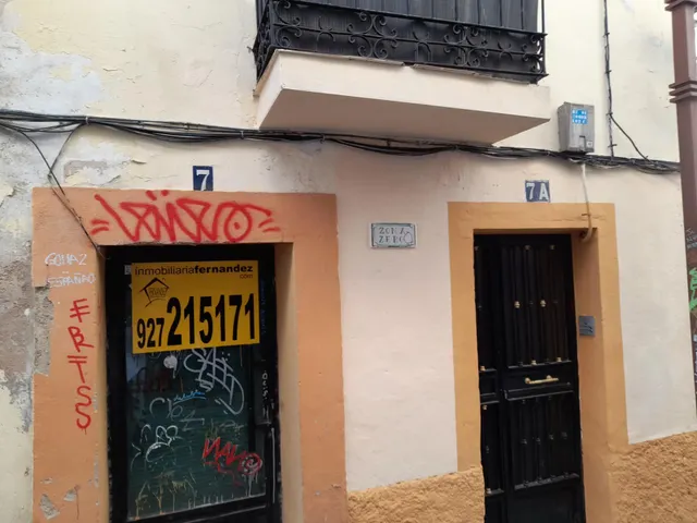 Local plaza mayor — 7