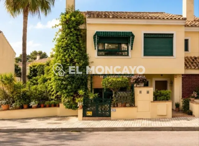 Fantástica vivienda adosada junto al exclusivo campo de golf