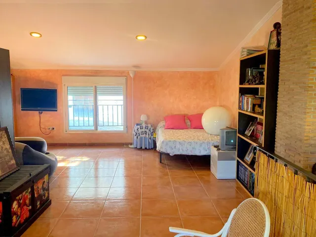 CASA REFORMADA CON TERRAZA — 24