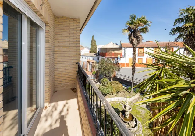 Casa en esquina con amplios espacios en Belicena, Vegas del Genil — 36