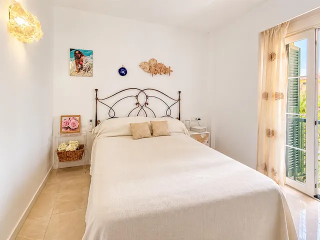 Un refugio mediterráneo reformado en Sa Torre, con terraza y cinco piscinas — 8