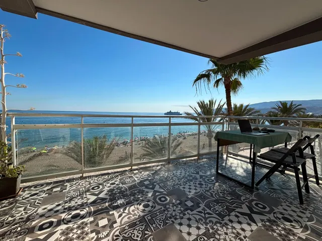 INCREIBLE PISO FRENTE AL MAR — 11