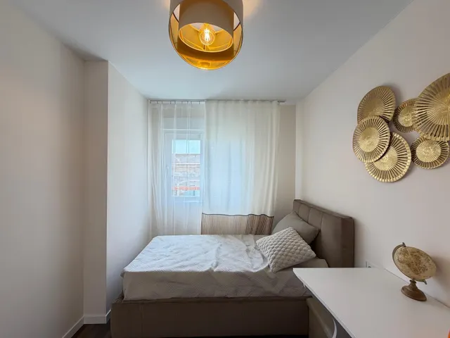 Apartamento totalmente reformado con vistas al mar y a 100 metros del puerto. con 3 dorm. 2 baños. superficie de 100 m2. — 48