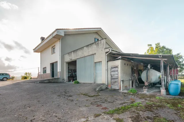 Casa con finca, seis dormitorios y amplio garaje a tres minutos del centro de noreña — 41