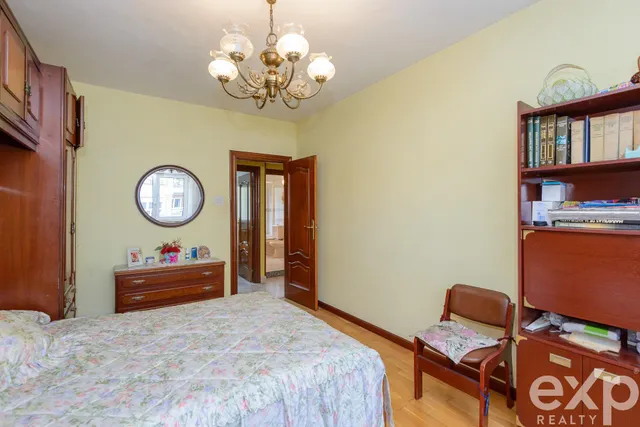 Piso de 3 habitaciones en Oviedo – cocina independiente y excelente potencial — 21