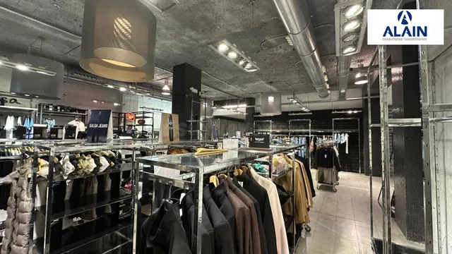Local amplio en alquiler con sótano | Zona comercial activa  - foto 2
