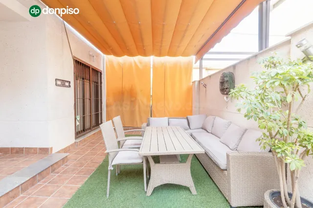 Pareada en Urbanización La Joya — 2