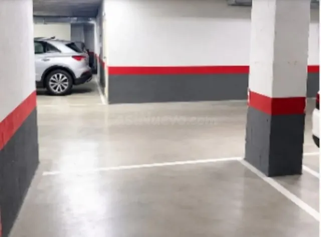 PLAZA DE GARAJE AMPLIA EN TEATINOS | ESPACIO PARA COCHE Y MOTO — 3