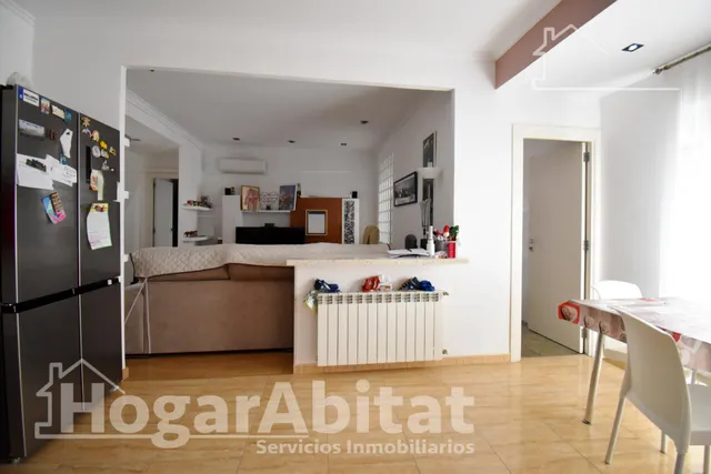 Extraordinaria amplitud en este luminoso primer piso con terrazas y trastero — 7