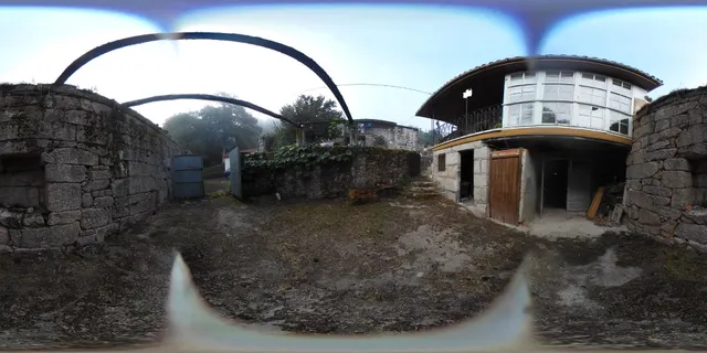 CASA de piedra, con patio cerrado. A 1 km. AYTO. ESGOS — 30
