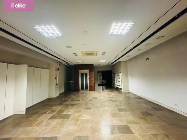 MAGNIFICO LOCAL COMERCIAL EN PLENO CENTRO DE JEREZ — 16