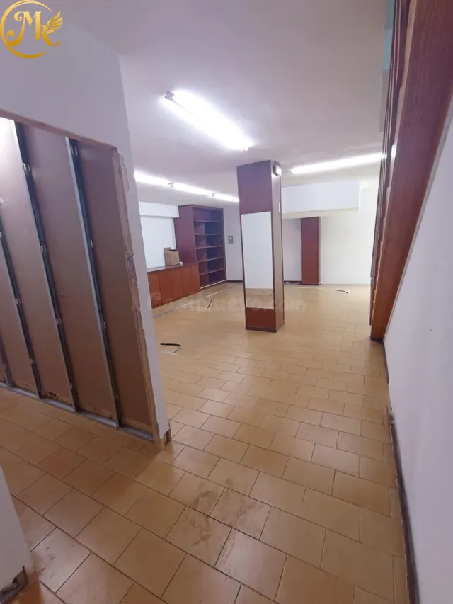 Gran local comercial con acceso por 2 calles y garaje privad - foto 3