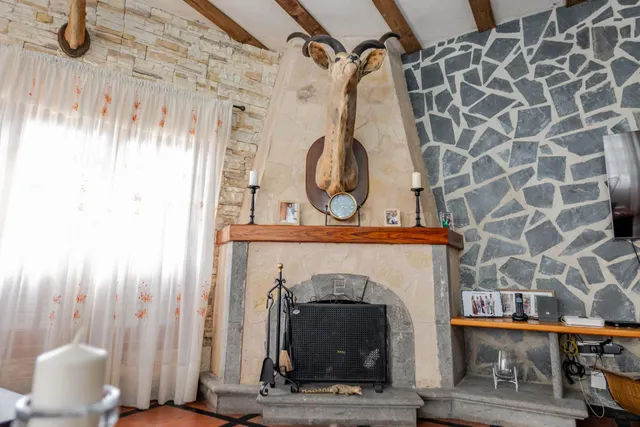 Finca de 20.000 m2 con vivienda principal, apartamento independiente y espacio para toda la familia — 10