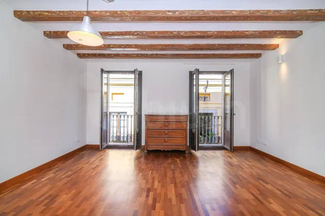 Exclusividad y versatilidad en el Gòtic: 155 m2 con doble configuración — 3
