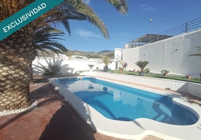 Exclusivo adosado con piscina y terraza - foto 5