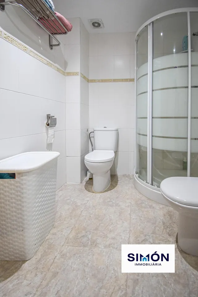 ¡FANTÁSTICA OPORTUNIDAD EN SANTPEDOR! Piso de 3 habitaciones dobles, con balcón y terraza. — 30