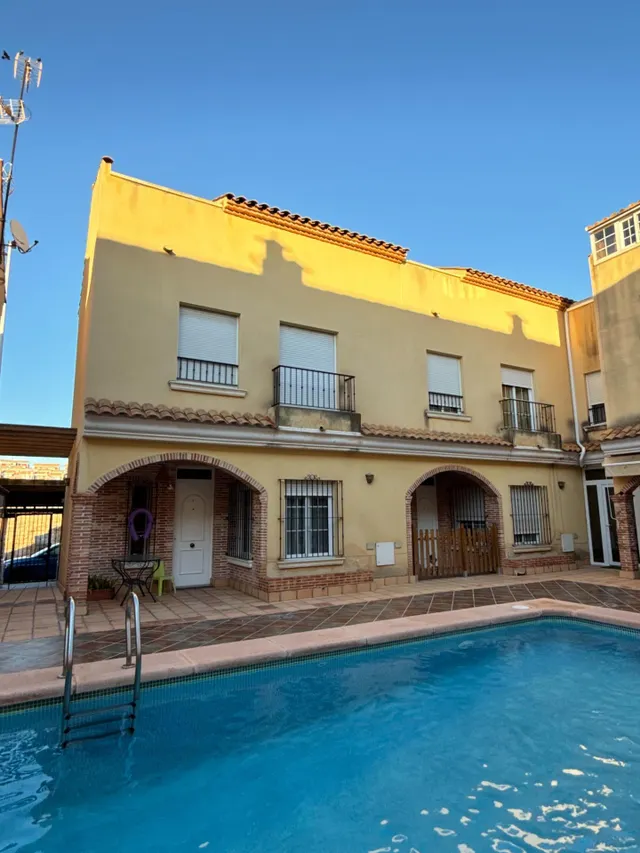Bungalow con jardín privado, garaje y piscina comunitaria en Santa Pola — 38