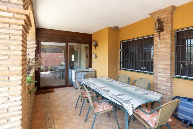 CHALET DE ENSUEÑO EN URB. VIÑA DEL REY, OTURA — 41