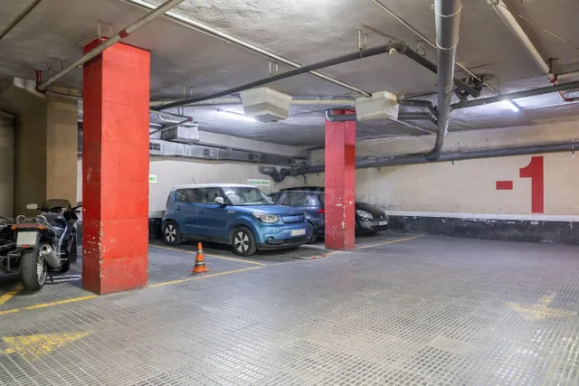 Parking 9m² en alquiler - Casc Antic — 4