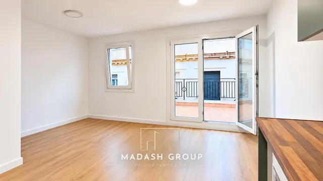 Vivienda con terraza detrás de la iglesia de Reus — 9