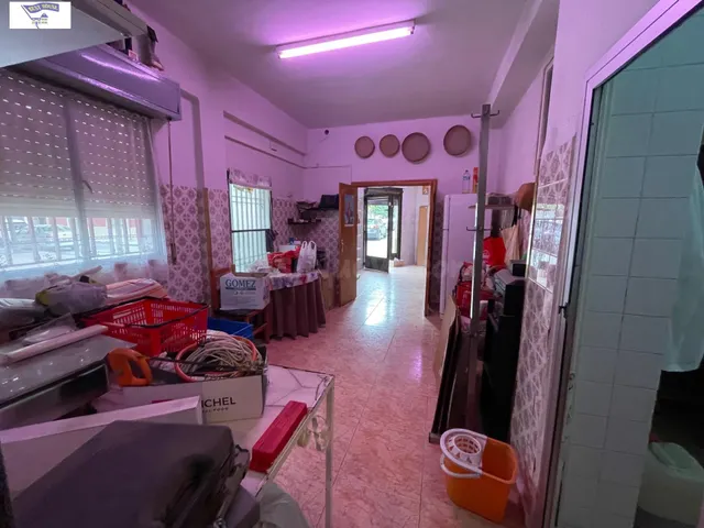 LOCAL ESQUINERO CON POSIBILIDAD DE CONVERSIÓN A VIVIENDA — 2