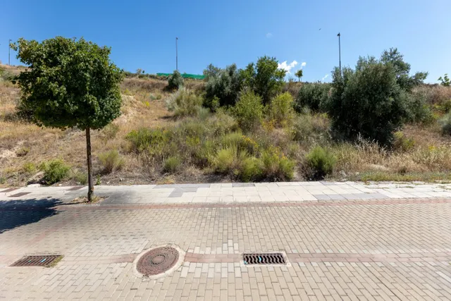 Venta de solar urbano en La Zubia (Zona Altos de La Zubia) — 11
