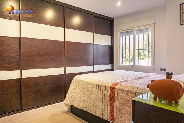 ESPECTACULAR CASA CON TERRENO EN LA SIERRA SUR — 10
