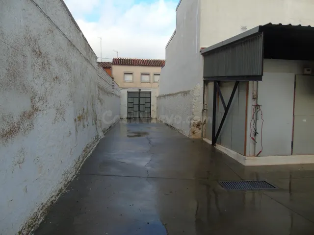 SOLAR A LA VENTA MUY PRÓXIMA AL HOSPITAL CON 292 m2.